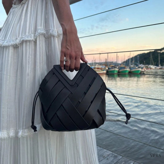 Bolsa de Mano Trenzada Vera – Estilo Artesanal Moderno