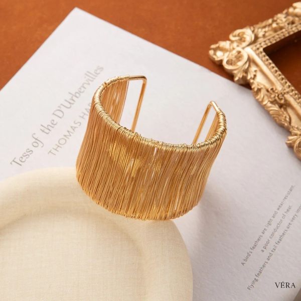 Pulsera Ancha Metálica – Ondas de Poder | Véra