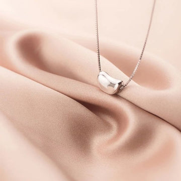 Collar Minimalista de Plata – Gota Lunar | Véra
